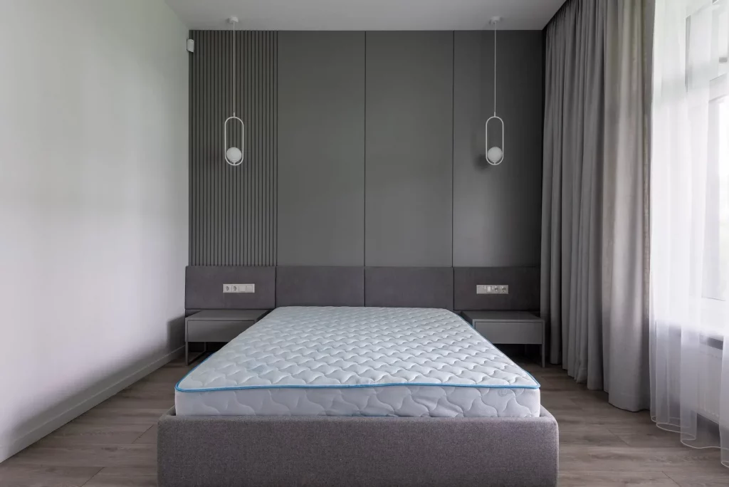 Hybrid mattress in bedroom 